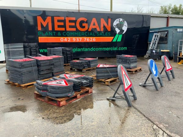 MELBA SWINTEX PLASTIC ROAD WORK SIGNS. 365587191