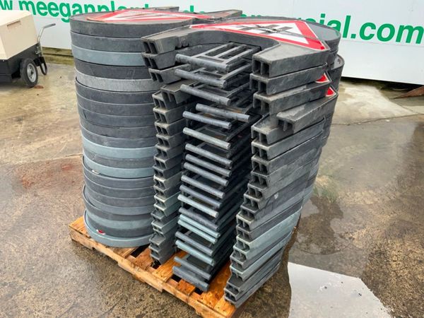 MELBA SWINTEX PLASTIC ROAD WORK SIGNS. 365587192