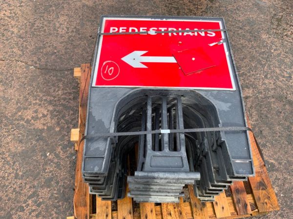 MELBA SWINTEX PLASTIC ROAD WORK SIGNS. 365587204