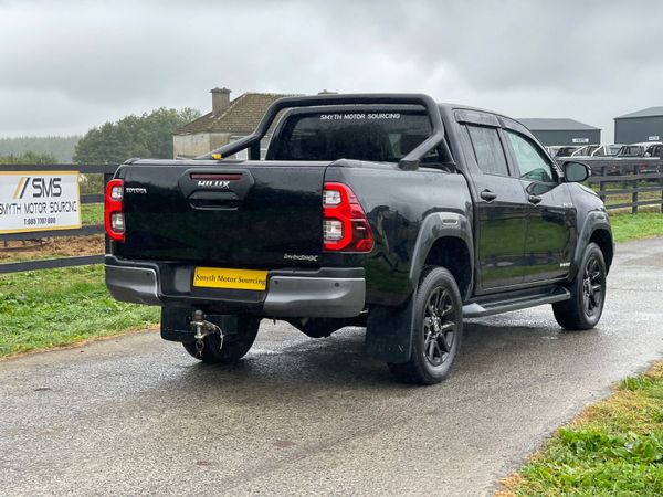 221 Toyota Hilux Invincible X Auto***** 365620480