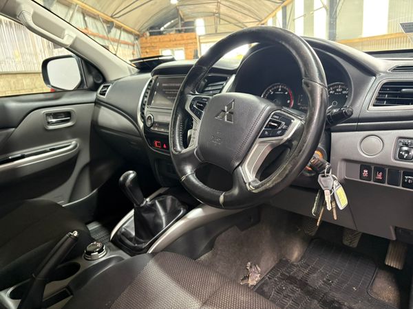 18 Mitsubishi L200 Intense 2.5 178 Bhp Crew Cab 365623384