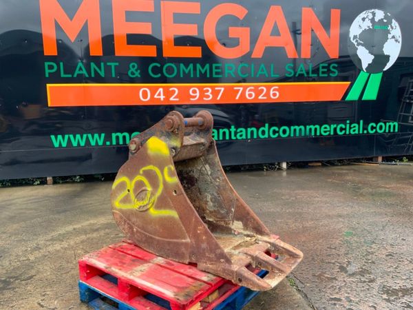 24" GEITH DIGGING BUCKET.......65mm PINS.......20 365649750