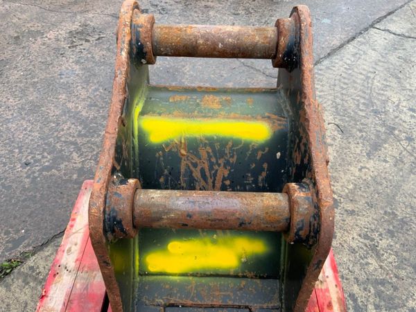 18" HILL DIGGING BUCKET....65mm PINS......1431t. 365649938