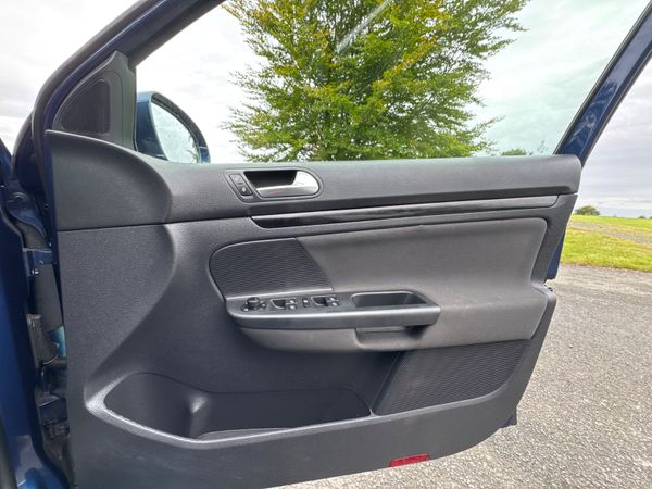 Volkswagen Golf 2013 Trend Line Auto Low Mileage 365663039