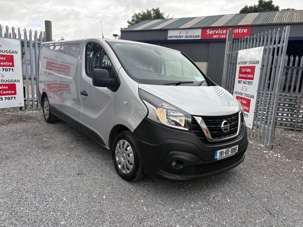 2019 Nissan NV300 365716569