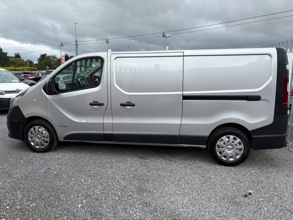 2019 Nissan NV300 365716574