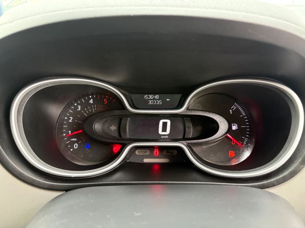 2019 Nissan NV300 365716575