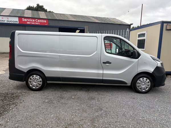 2019 Nissan NV300 365716570
