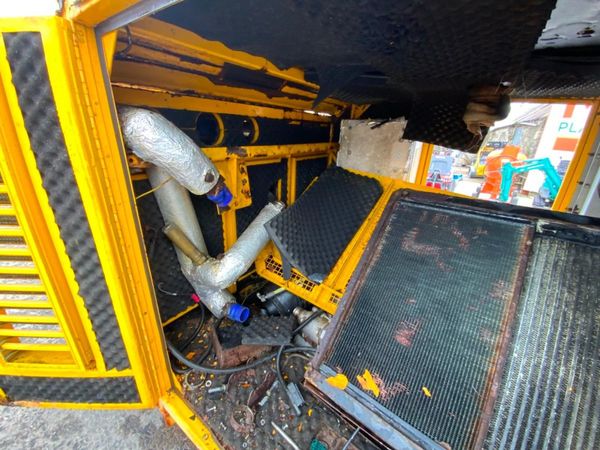 SOUNDPROOF GENSET CABINET / TRAILER...... 365751066