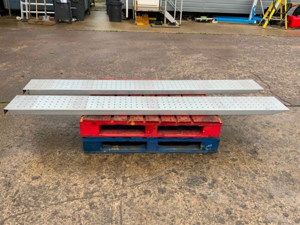 8ft GALVANISED LOADING RAMPS.........1189t. 365817065