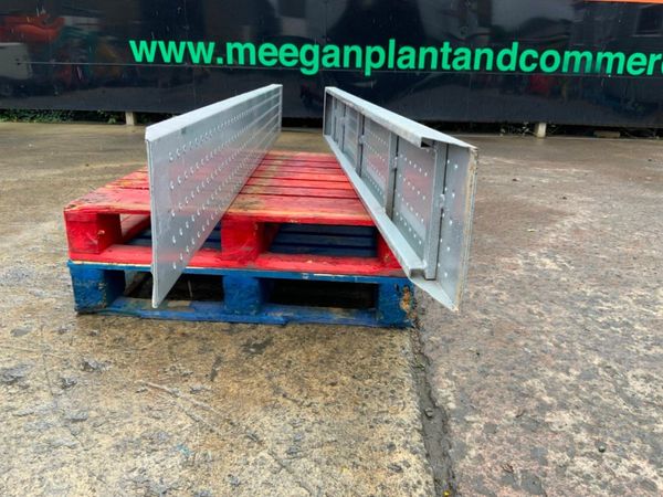 8ft GALVANISED LOADING RAMPS.........1189t. 365817060
