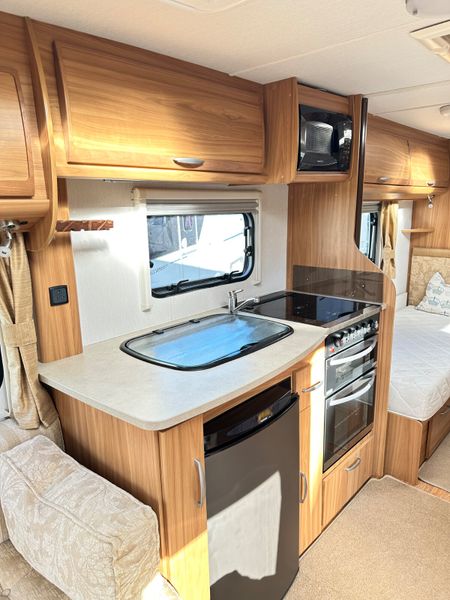 ✨STUNNING LUNAR CLUBMAN 4 BERTH FIXED SINGLE BEDS✨ 365810081