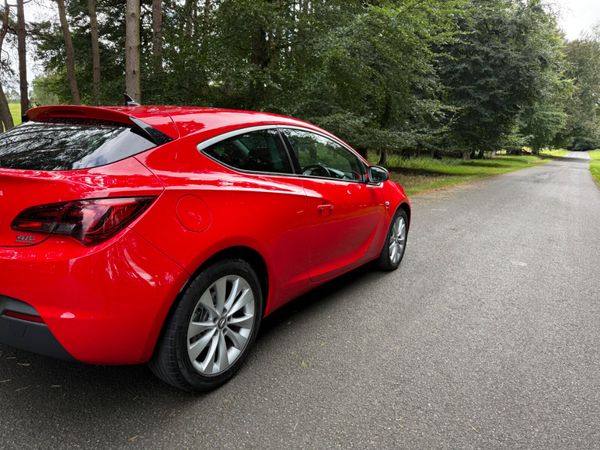 Opel Astra 2012 2.0 Diesel SRI 365939953