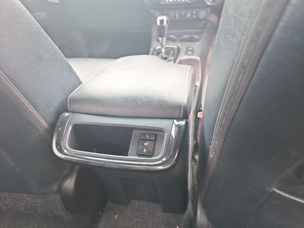 Toyota Hilux 2.8 D4D Invincible X Auto 365949815