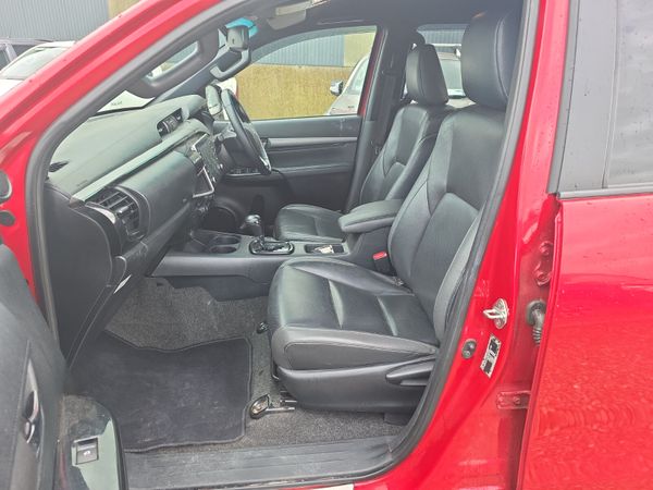 Toyota Hilux 2.8 D4D Invincible X Auto 365949816