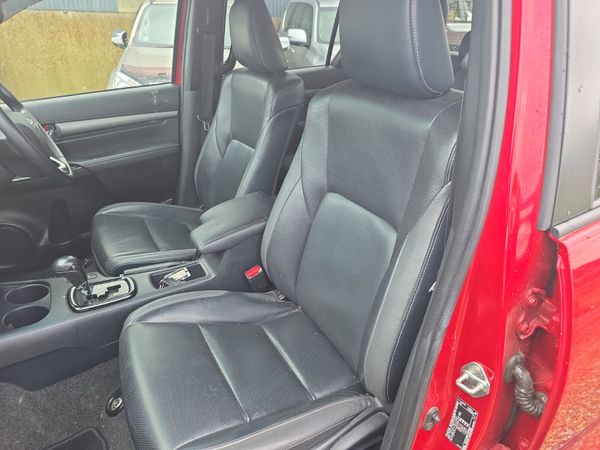 Toyota Hilux 2.8 D4D Invincible X Auto 365949817