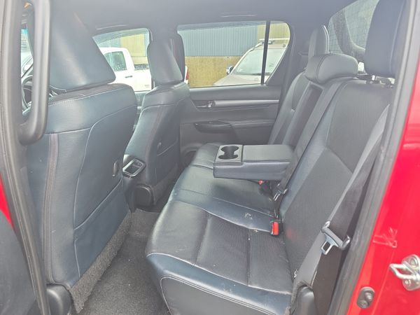 Toyota Hilux 2.8 D4D Invincible X Auto 365949811