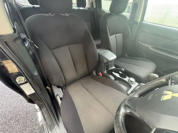 2016 Mitsubishi L200 Crewcab Commercial 365957637