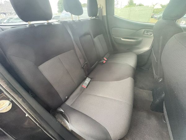 2016 Mitsubishi L200 Crewcab Commercial 365957638