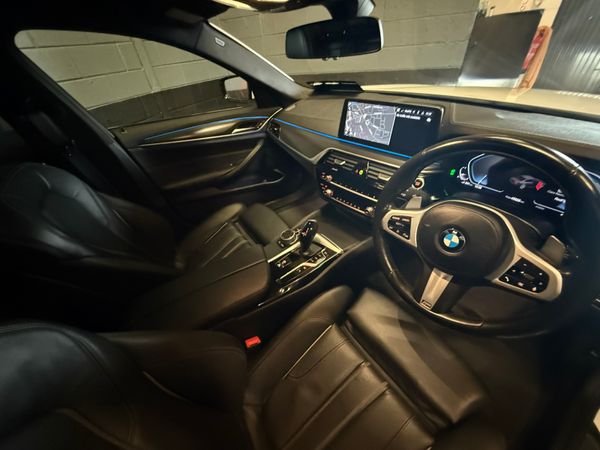 BMW 530E M-Sport Plus ** V Low Klms ** 365959804