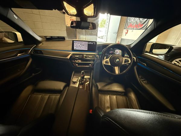 BMW 530E M-Sport Plus ** V Low Klms ** 365959805