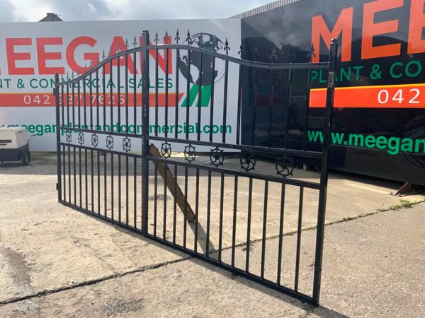 14ft DECORATIVE ENTRANCE GATES.......440. 365966698