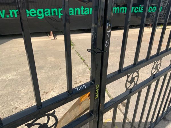 14ft DECORATIVE ENTRANCE GATES.......440. 365966691