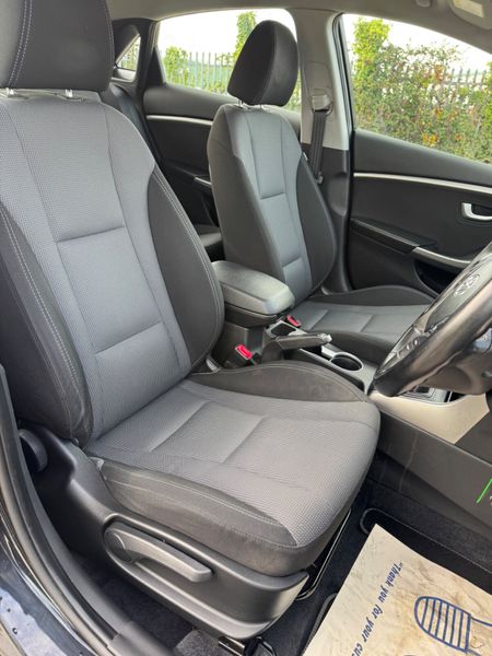 Hyundai i30 2015 deluxe 1.6 crdi 366026385