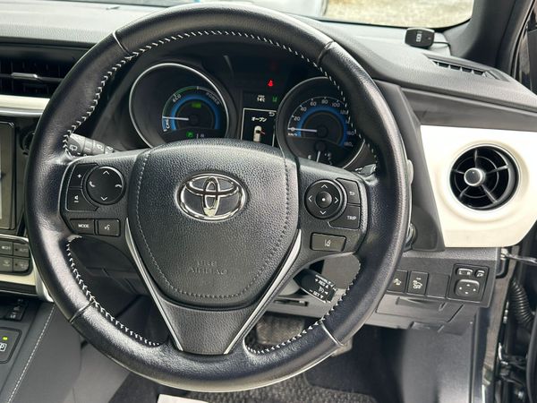 TOYOTA AURIS 2016 HYBRID Leather Spec Automatic 366074945