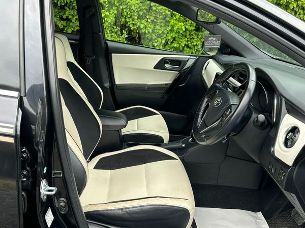 TOYOTA AURIS 2016 HYBRID Leather Spec Automatic 366074954