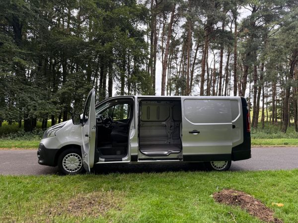 Renault Trafic 2016 Diesel Van 366125897