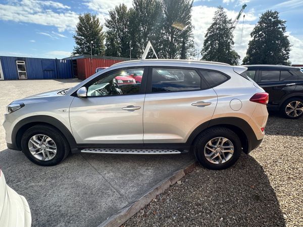 Hyundai Tucson 2017 petrol 366126022