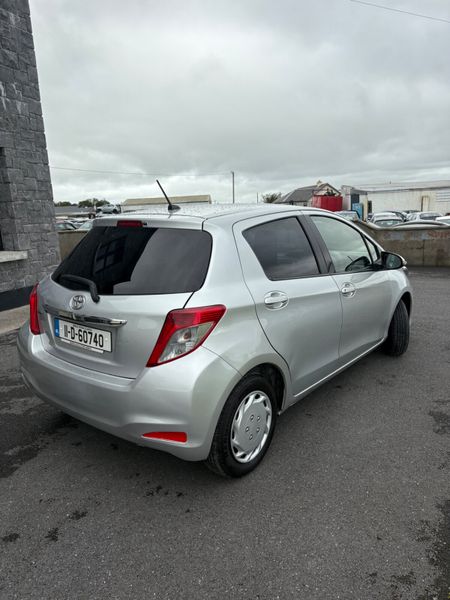 Toyota Vitz 2011 366148258