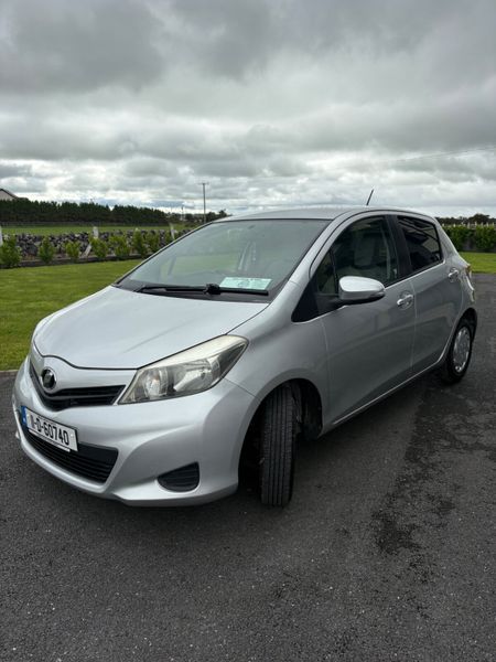 Toyota Vitz 2011 366148259