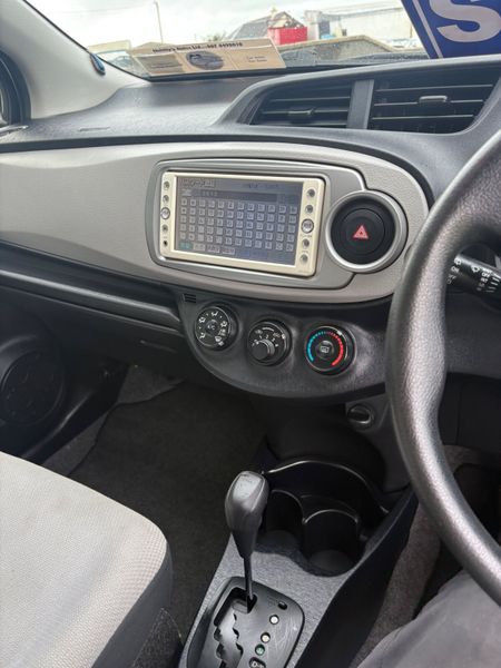 Toyota Vitz 2011 366148264