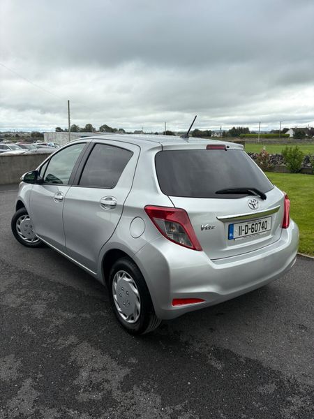 Toyota Vitz 2011 366148265