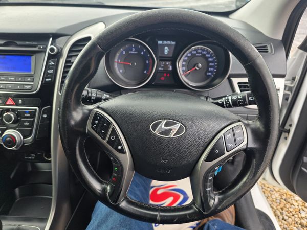 Hyundai i30 2015 366140486