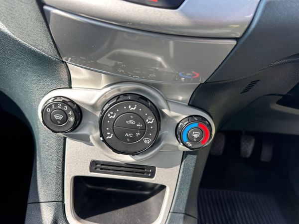 Ford Fiesta TITANIUM 1.25 petrol 366180040