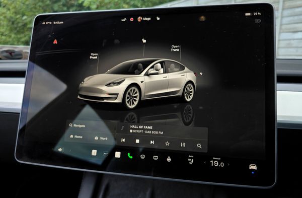 🔥 2022 Tesla Model 3 Standard Range Plus 366215306