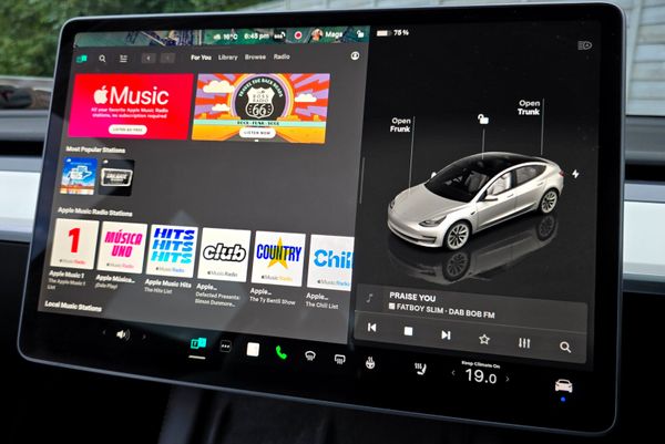 🔥 2022 Tesla Model 3 Standard Range Plus 366215315
