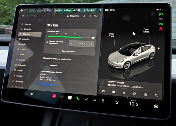 🔥 2022 Tesla Model 3 Standard Range Plus 366215335