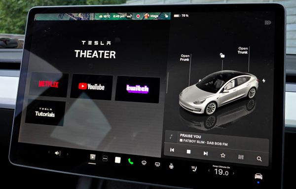 🔥 2022 Tesla Model 3 Standard Range Plus 366215331