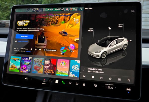🔥 2022 Tesla Model 3 Standard Range Plus 366215333