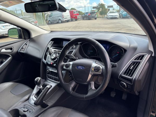 Ford Focus TITANIUM X MASSIVE SPEC 366270372