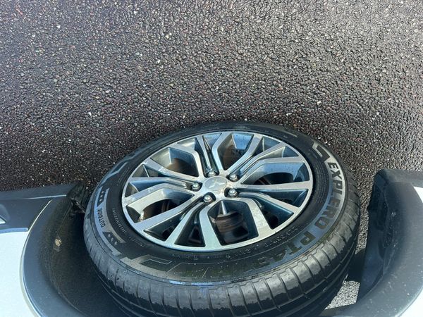 Mitsubishi Outlander 2017 4 WD 7 seater 366310485