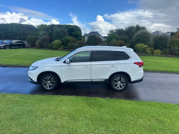 Mitsubishi Outlander 2017 4 WD 7 seater 366310482