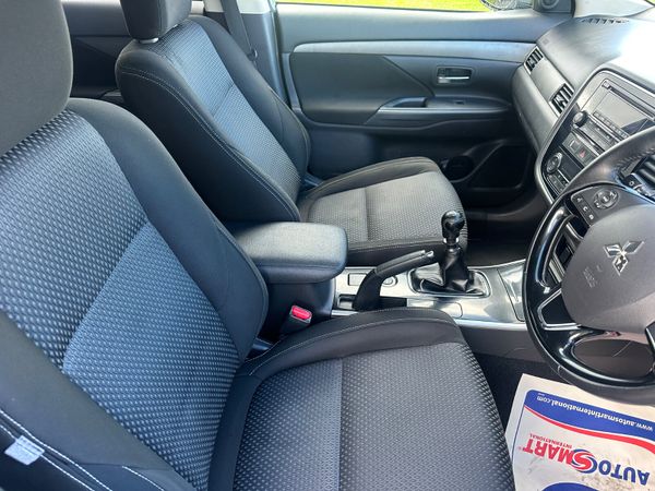 Mitsubishi Outlander 2017 4 WD 7 seater 366310483