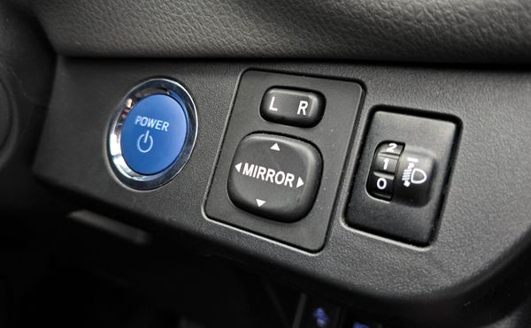 🔥 2018  Toyota Yaris 1.5 Automatic Petrol Hybrid 366311661