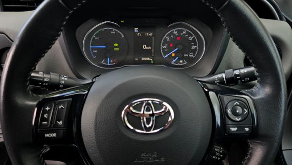 🔥 2018  Toyota Yaris 1.5 Automatic Petrol Hybrid 366311715