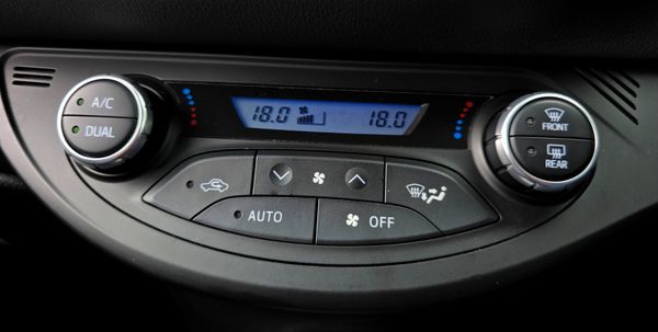 🔥 2018  Toyota Yaris 1.5 Automatic Petrol Hybrid 366311718